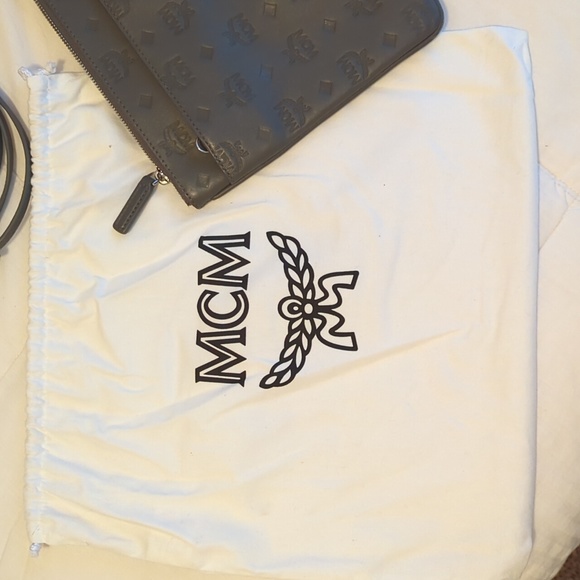 100% Authentic MCM Klara Crossbody - Picture 2 of 13